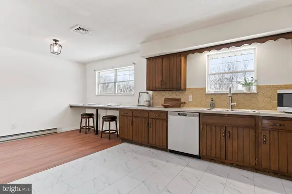 8 W MANOR AVE, Enola, PA 17025