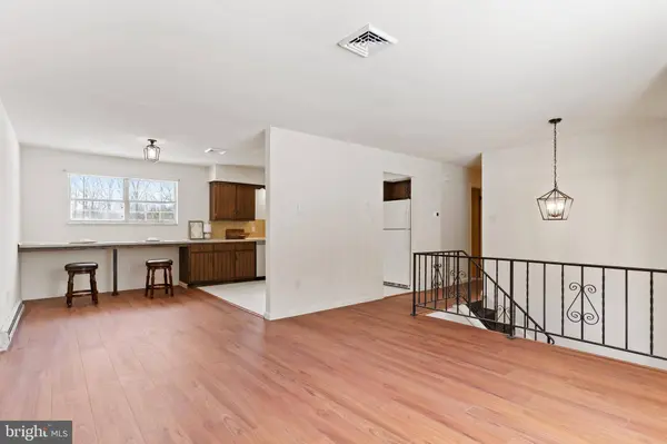 8 W MANOR AVE, Enola, PA 17025