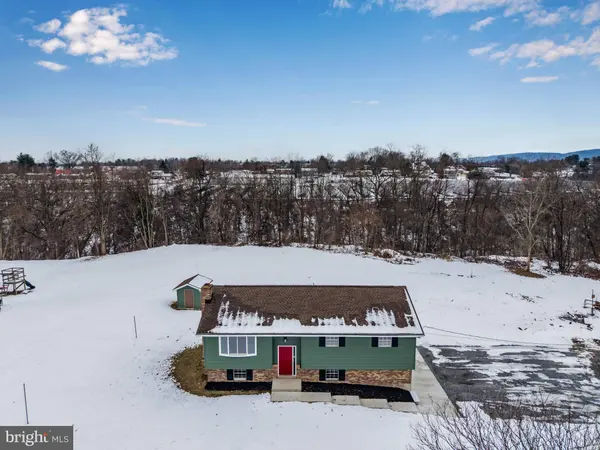 8 W MANOR AVE, Enola, PA 17025