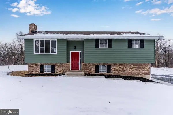 8 W MANOR AVE, Enola, PA 17025