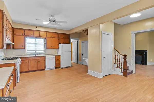 214 N COLLEGE ST, Carlisle, PA 17013