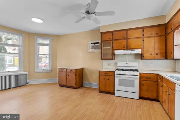 214 N COLLEGE ST, Carlisle, PA 17013