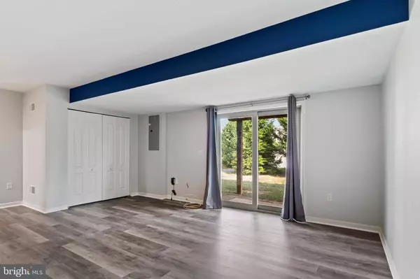 6315 CREEKBEND DR, Mechanicsburg, PA 17050