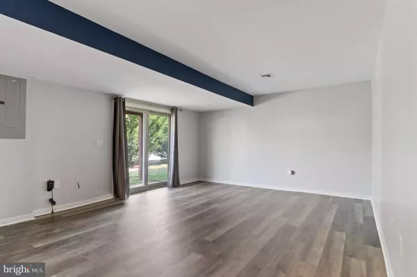 6315 CREEKBEND DR, Mechanicsburg, PA 17050