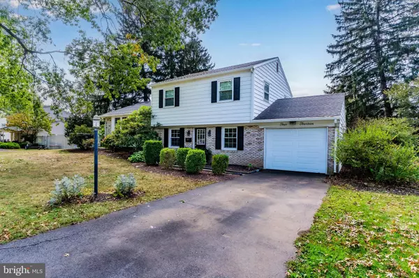 414 DEERFIELD RD, Camp Hill, PA 17011