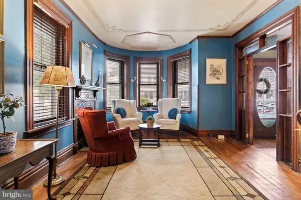 18 E KELLER ST, Mechanicsburg, PA 17055