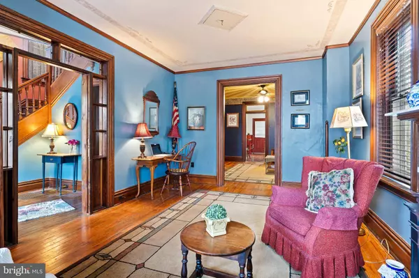 18 E KELLER ST, Mechanicsburg, PA 17055