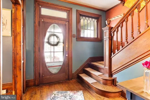 18 E KELLER ST, Mechanicsburg, PA 17055