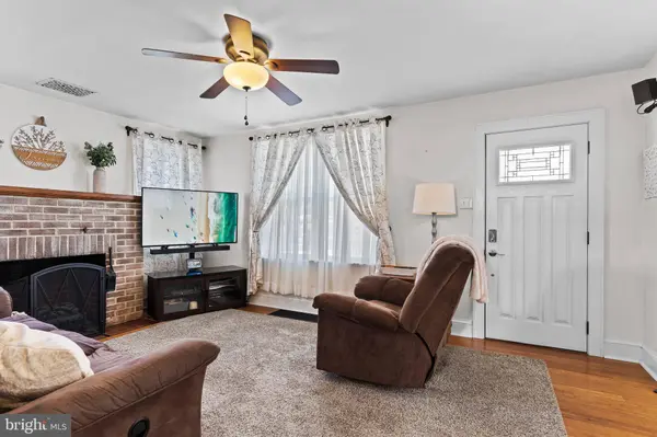 910 W LOUTHER ST, Carlisle, PA 17013