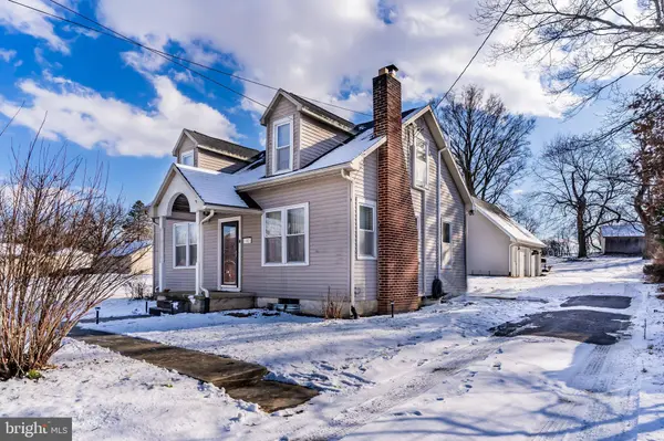 910 W LOUTHER ST, Carlisle, PA 17013