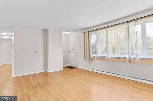 213 SUNSET DR, New Cumberland, PA 17070