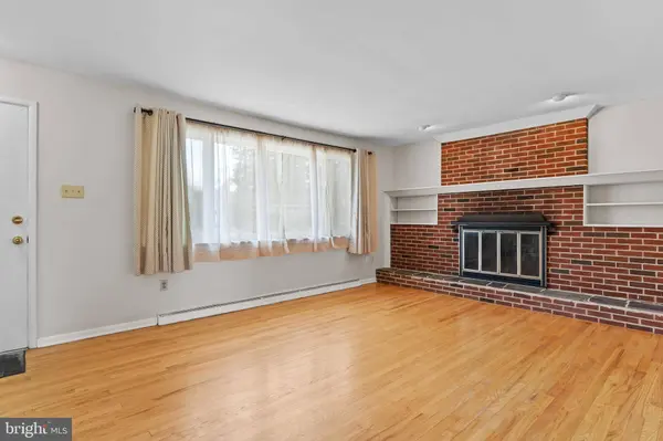 213 SUNSET DR, New Cumberland, PA 17070