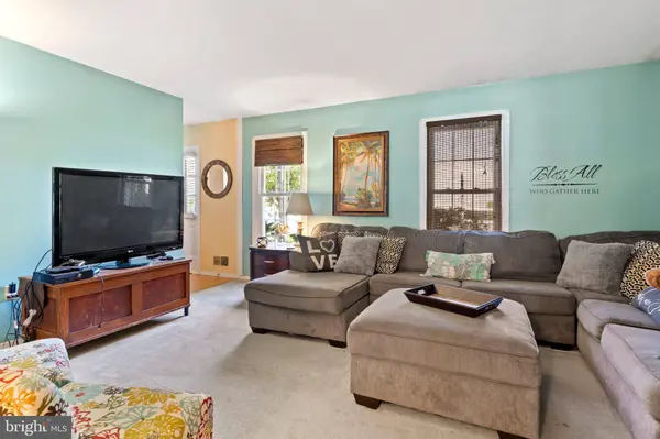 812 N MARKET ST, Mechanicsburg, PA 17055