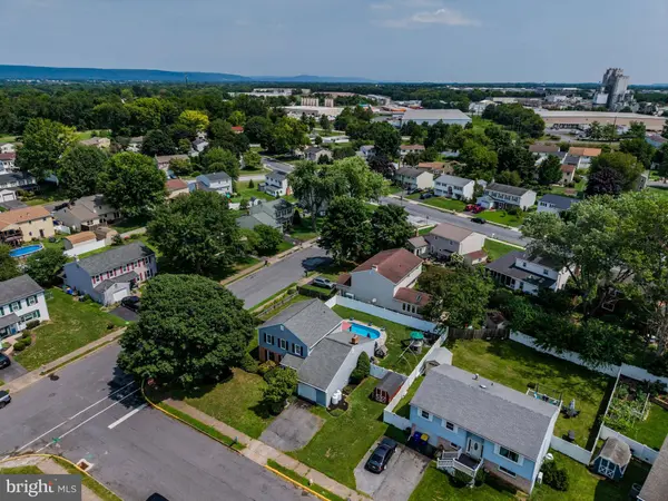 812 N MARKET ST, Mechanicsburg, PA 17055