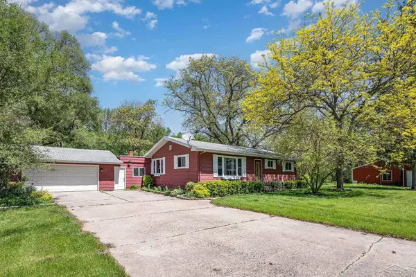 11420 Lakefield Road, Saint Charles, MI 48655