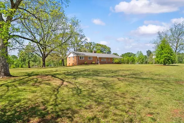 210 Chiefs LN, Westminster, SC 29693