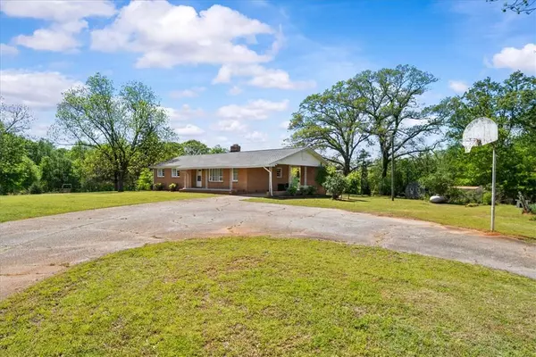 210 Chiefs LN, Westminster, SC 29693