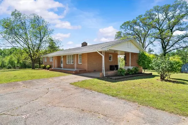 210 Chiefs LN, Westminster, SC 29693