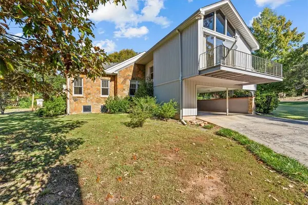 102 S Poplar ST, Seneca, SC 29678