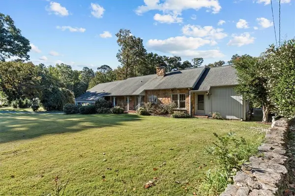 102 S Poplar ST, Seneca, SC 29678