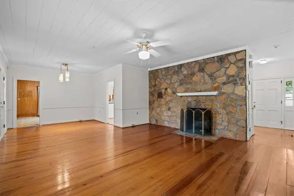 102 S Poplar ST, Seneca, SC 29678