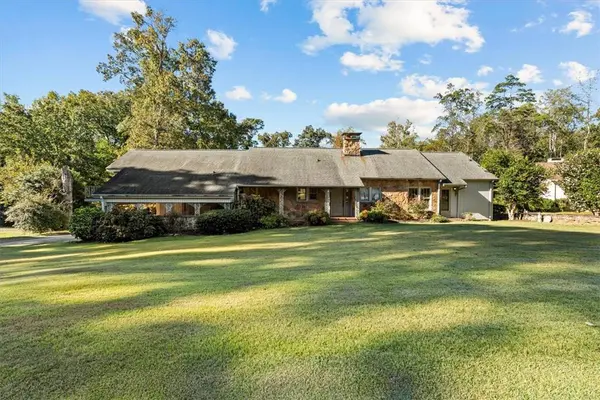 102 S Poplar ST, Seneca, SC 29678