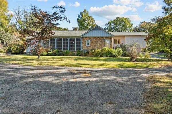 102 S Poplar ST, Seneca, SC 29678