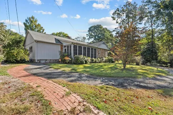 102 S Poplar ST, Seneca, SC 29678