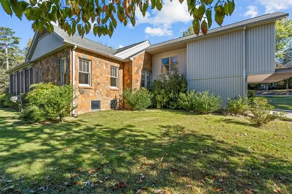 102 S Poplar ST, Seneca, SC 29678