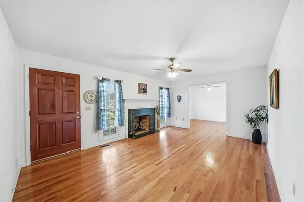 98 Mountain View DR, Walhalla, SC 29691