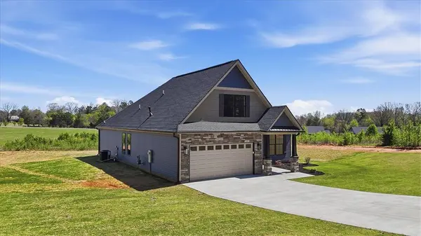 186 Refuge Church RD, Central, SC 29630