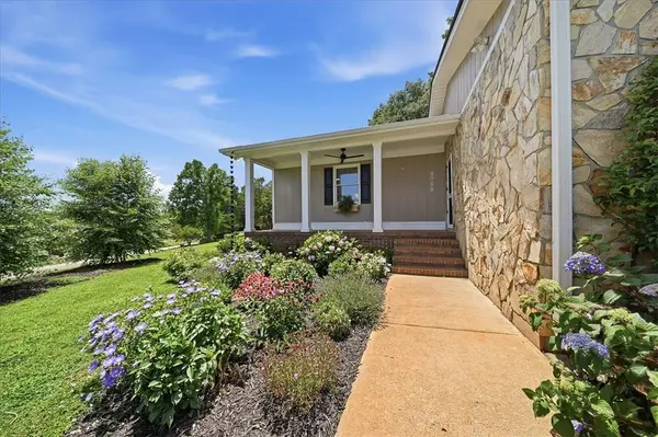 1800 Grandview DR, Seneca, SC 29672
