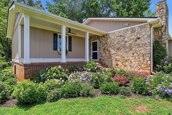 1800 Grandview DR, Seneca, SC 29672