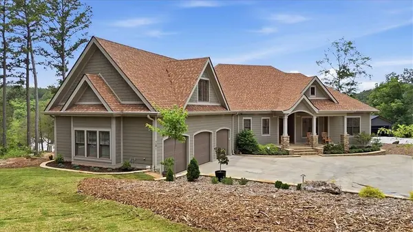 201 Harbor Point RD, Seneca, SC 29672