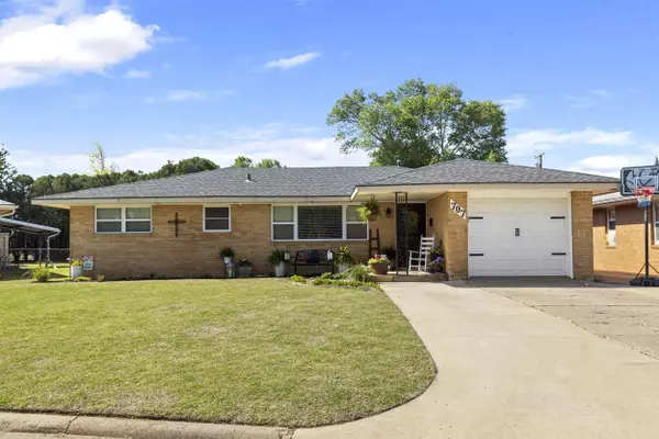 707 Sunset, Alva, OK 73717