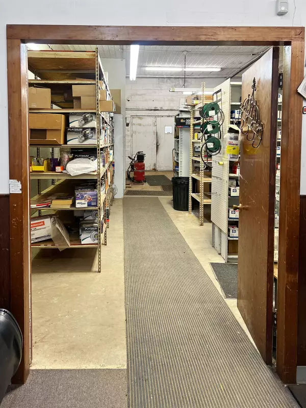 104 S Grand Ave, Cherokee, OK 73728