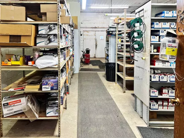 104 S Grand Ave, Cherokee, OK 73728