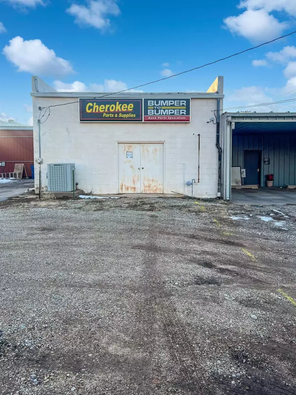 104 S Grand Ave, Cherokee, OK 73728