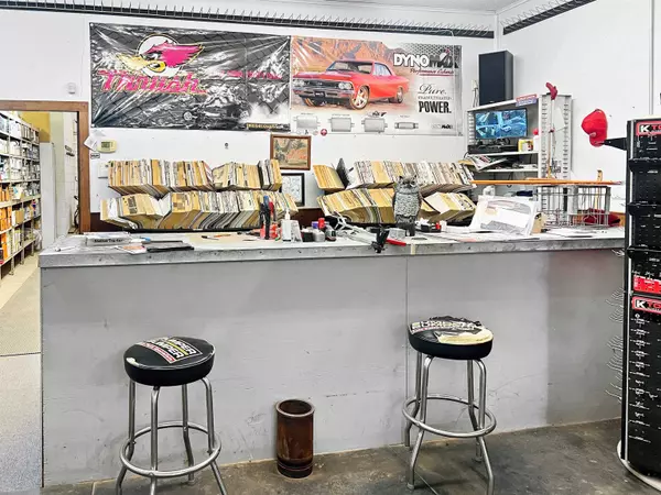 104 S Grand Ave, Cherokee, OK 73728