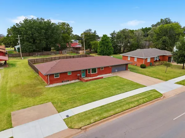 1215 S Grand Ave., Cherokee, OK 73728