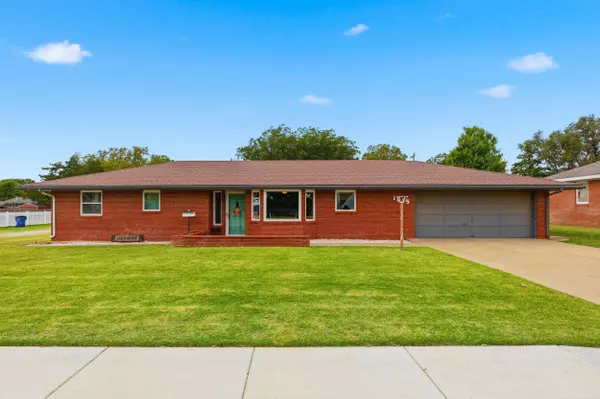 1215 S Grand Ave., Cherokee, OK 73728