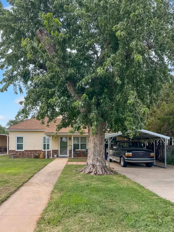 1008 Locust, Alva, OK 73717