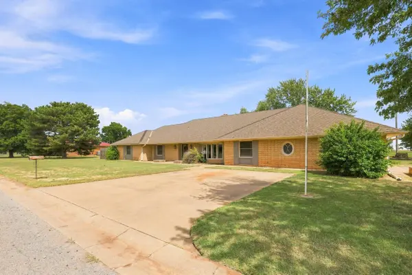 1020 Hadwiger Dr., Cherokee, OK 73717