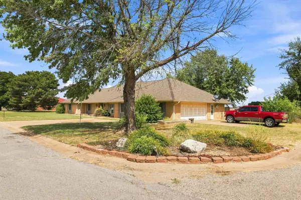 1020 Hadwiger Dr., Cherokee, OK 73717