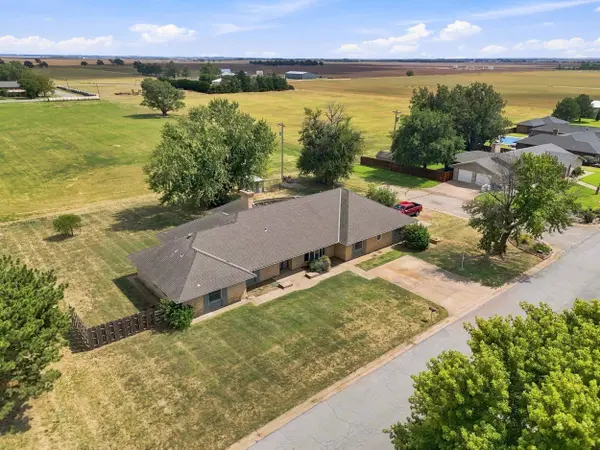 1020 Hadwiger Dr., Cherokee, OK 73717