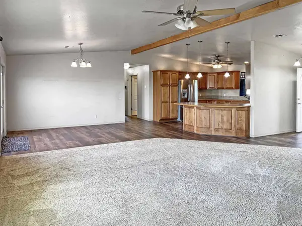 22950 E 1130 Rd, Bessie, OK 73622