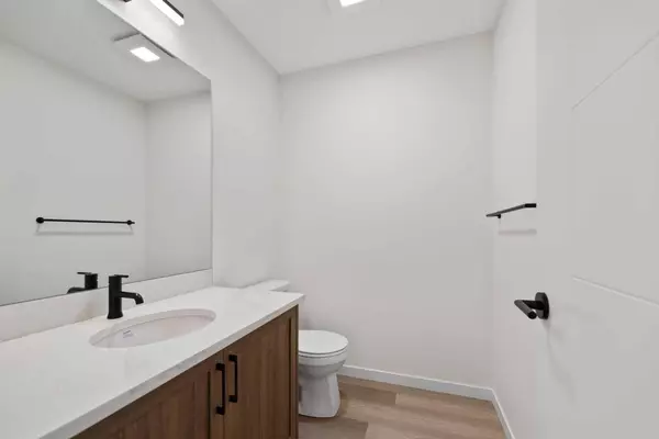 787 South Point Heath SW, Airdrie, AB T4B 5M7