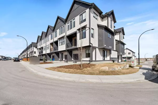 787 South Point Heath SW, Airdrie, AB T4B 5M7