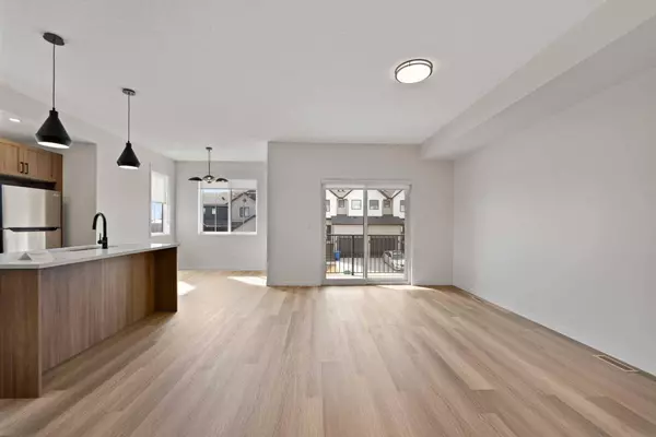 787 South Point Heath SW, Airdrie, AB T4B 5M7