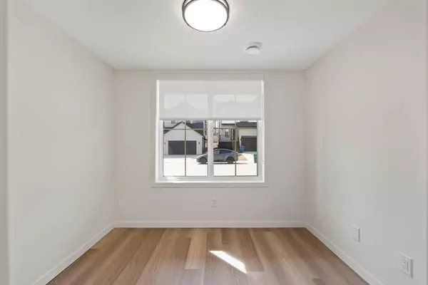 787 South Point Heath SW, Airdrie, AB T4B 5M7